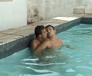 dos gay y una lesbiana culiando